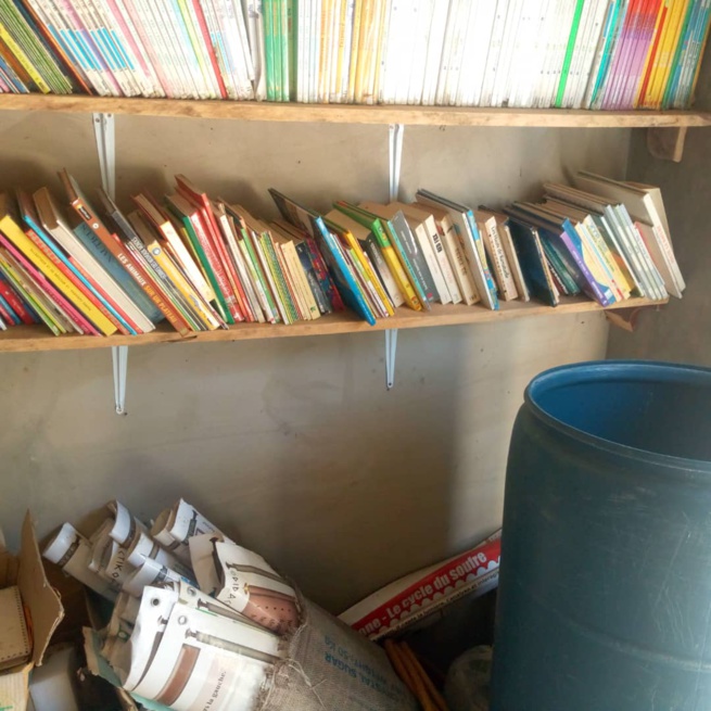 binetou Fall présidente de l'association Niomineka sénégalo-Turballais, en visite dans les écoles dans l'ile du Saloum