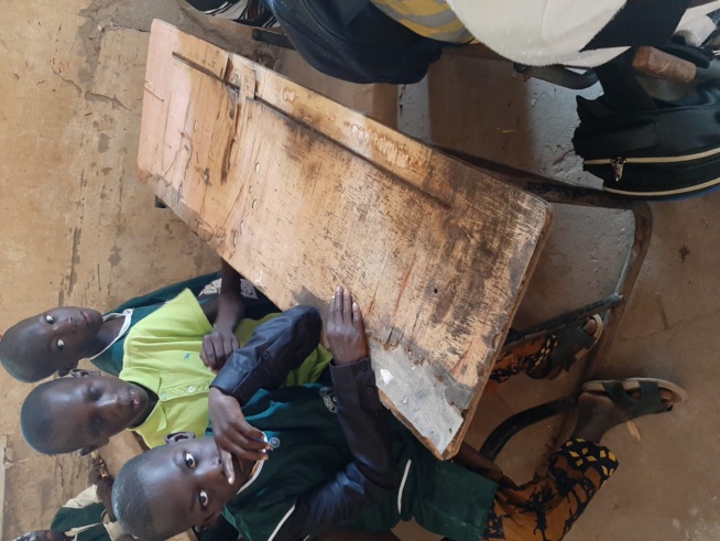 binetou Fall présidente de l'association Niomineka sénégalo-Turballais, en visite dans les écoles dans l'ile du Saloum