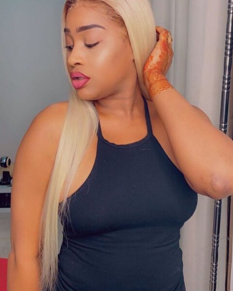 Charme, Classe et glamour : Esther Ndiaye fait sensation avec ses nouveaux clichés Charme, Classe et glamour : Esther Ndiaye fait sensation avec ses nouveaux clichés