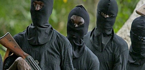 Braquage à Linguère: des malfaiteurs armés attaquent une boutique, mais... Braquage à Linguère: des malfaiteurs armés attaquent une boutique, mais...
