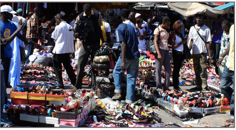 Marché HLM: Les commerçants refusent de payer la taxe municipale et promettent de... Marché HLM: Les commerçants refusent de payer la taxe municipale et promettent de...
