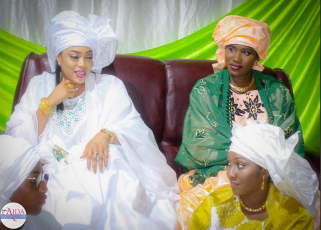 De retour à Dubaï, Sokhna Aida Diallo et ses coépouses débarquent en fanfare à l’aéroport Blaise Diagne de Diass De retour à Dubaï, Sokhna Aida Diallo et ses coépouses débarquent en fanfare à l’aéroport Blaise Diagne de Diass