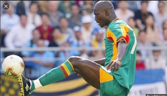 Hommage de la FIFA à Pape Bouba Diop : « Une fois un héros, toujours un héros de la Coupe du monde »