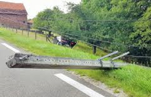 Drame à Thiès : Un jeune chauffeur d’un prestataire de la Senelec écrasé par un poteau électrique Drame à Thiès : Un jeune chauffeur d’un prestataire de la Senelec écrasé par un poteau électrique