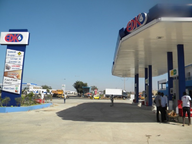 Trois employés de la compagnie pétrolière EDK à la barre pour vol Trois employés de la compagnie pétrolière EDK à la barre pour vol