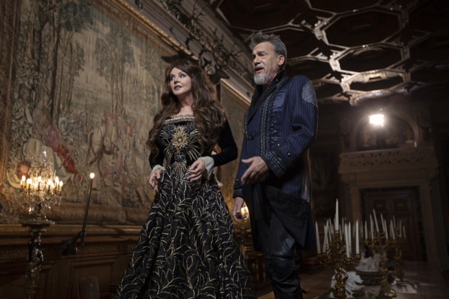 La soprano anglaise Sarah Brightman sort un album très francophile, appelé France. Sarah Brightman y chante en duo avec les plus belles voix francophones (Florent Pagny, Vincent Niclo, I Muvrini, Roch Voisine...) ainsi que quelques invités choisis (A La soprano anglaise Sarah Brightman sort un album très francophile, appelé France. Sarah Brightman y chante en duo avec les plus belles voix francophones (Florent Pagny, Vincent Niclo, I Muvrini, Roch Voisine...) ainsi que quelques invités choisis (A