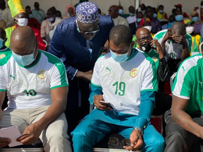 En image: Regardez La dépouille de l’ancien international Pape Bouba Diop sur le tarmac de l’AIBD