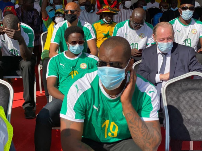 En image: Regardez La dépouille de l’ancien international Pape Bouba Diop sur le tarmac de l’AIBD