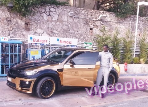 Le boss Ibou Touré et sa voiture qui clash Le boss Ibou Touré et sa voiture qui clash