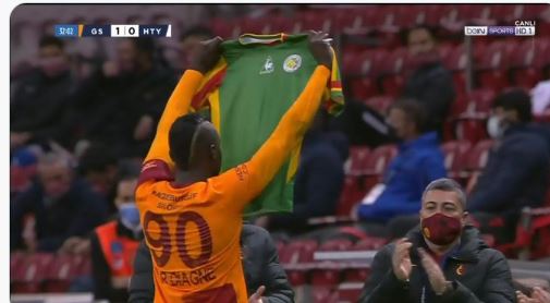 Mbaye Diagne inscrit un but supersonique à la « Didier Drogba » et rend hommage à Pape Bouba Diop