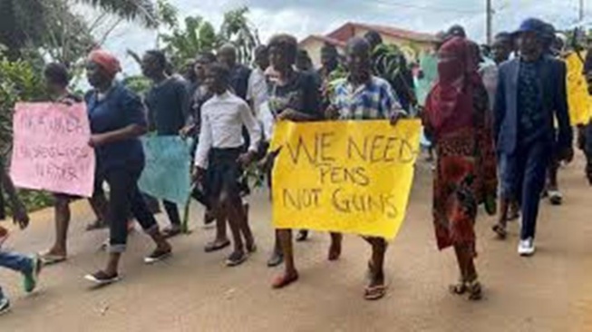 Cameroun: les grands électeurs se rendent aux urnes pour les élections régionales Cameroun: les grands électeurs se rendent aux urnes pour les élections régionales