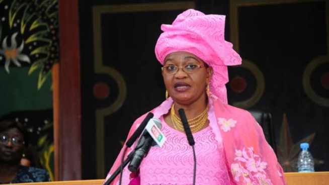 Hémicycle : Aida Mbodj expose ses préoccupations à Yankhoba Diattara Hémicycle : Aida Mbodj expose ses préoccupations à Yankhoba Diattara