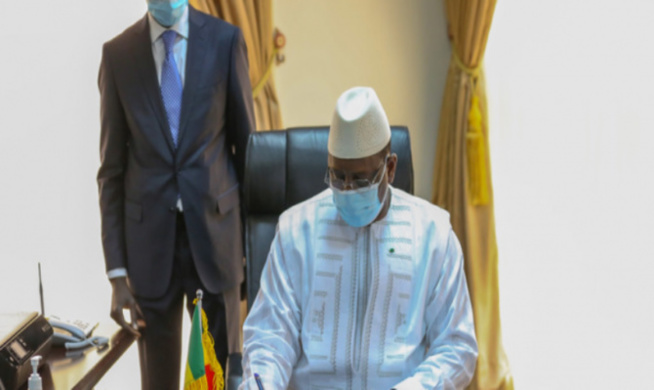Covid-19: Macky Sall appelle à une réunion d'évaluation de la stratégie de lutte Covid-19: Macky Sall appelle à une réunion d'évaluation de la stratégie de lutte