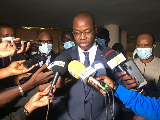 Assemblée: affaire de la chute de poste l’incroyable réponse du ministre Yankoba Diatara Assemblée: affaire de la chute de poste l’incroyable réponse du ministre Yankoba Diatara