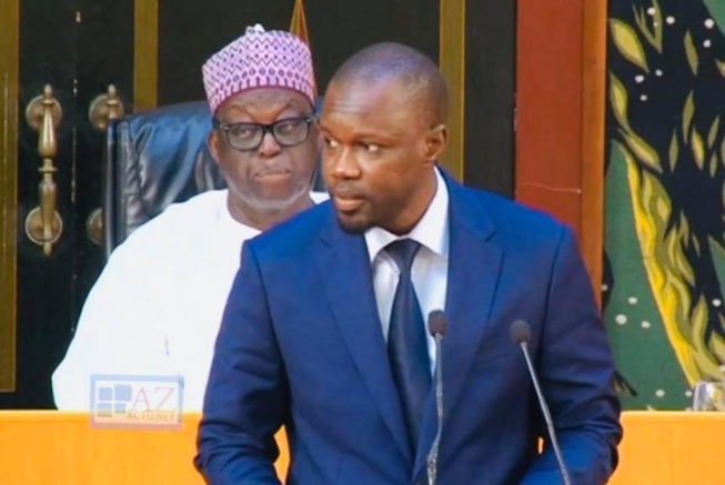 Assemblée: Bagarre entre Ousmane Sonko et son homologue député du jamais vue Assemblée: Bagarre entre Ousmane Sonko et son homologue député du jamais vue