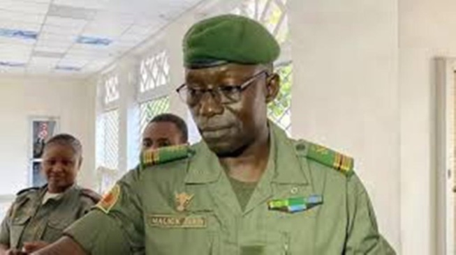 Neuf à douze militaires seulement au Conseil national de transition malien? Neuf à douze militaires seulement au Conseil national de transition malien?