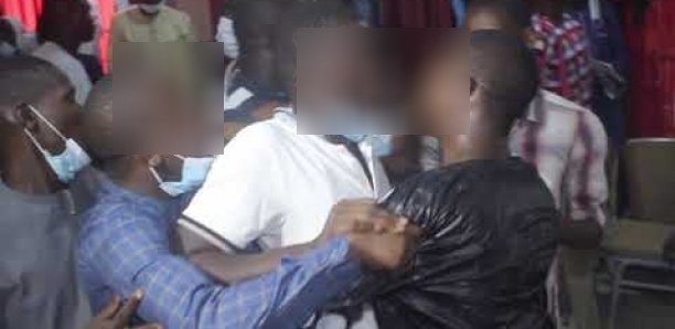 Un maire Apériste et un cadre de Pastef s’offrent en spectacle lors d’une bagarre Un maire Apériste et un cadre de Pastef s’offrent en spectacle lors d’une bagarre
