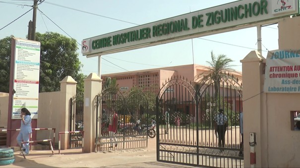 Sit-in des travailleurs de l’hôpital régional de Ziguinchor : la tension palpable entre direction et ses employés Sit-in des travailleurs de l’hôpital régional de Ziguinchor : la tension palpable entre direction et ses employés