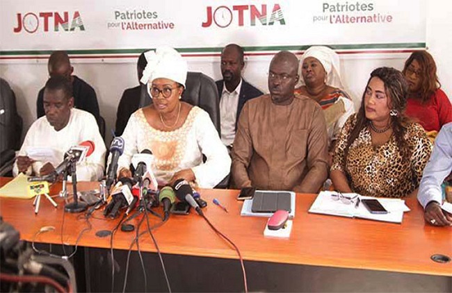 Charges contre le camp présidentiel : «Jotna» étale les dérives de Macky Sall et de son régime Charges contre le camp présidentiel : «Jotna» étale les dérives de Macky Sall et de son régime