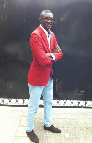 Mamadou Gomis dit ’’Gomza’’ est photographe professionnel pour le groupe de presse Walfadjri Mamadou Gomis dit ’’Gomza’’ est photographe professionnel pour le groupe de presse Walfadjri