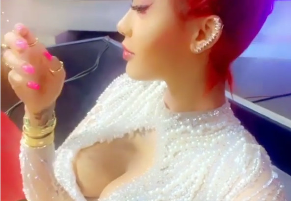 Adja Diallo dans une robe à la découpe bien audacieuse (Photos) Adja Diallo dans une robe à la découpe bien audacieuse (Photos)