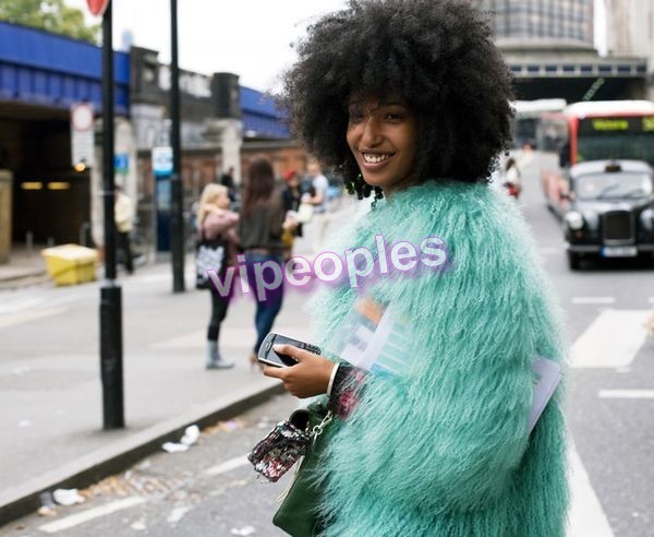 Julia Sarr Jamois, une Icône de Style Julia Sarr Jamois, une Icône de Style