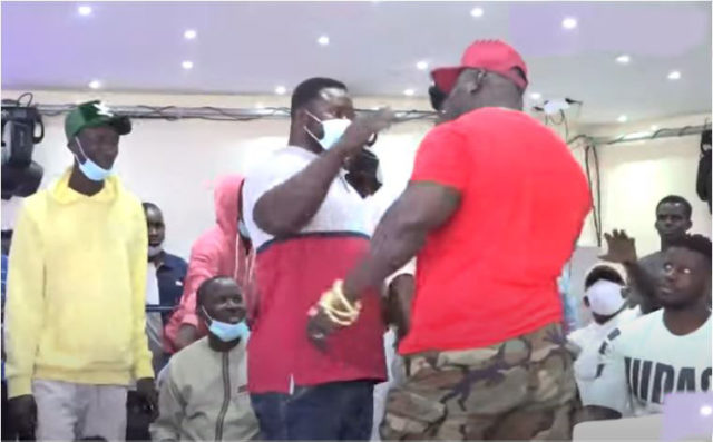 Le geste Noble de Baye Mandione envers Eumeu Sene fait le buzz