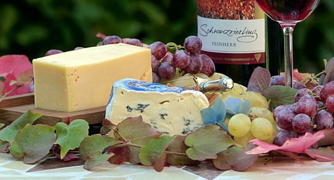 Le vin et le fromage, sont-ils bons pour le cerveau? Une étude donne la réponse Le vin et le fromage, sont-ils bons pour le cerveau? Une étude donne la réponse