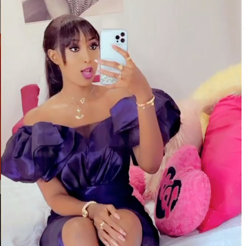 Vidéo et photos - La nouvelle recrue de la 2STV, actrice dans la série Pod et Marichou, Tatira Sow, met deux robes sexy pour célébrer Noël ! Vidéo et photos - La nouvelle recrue de la 2STV, actrice dans la série Pod et Marichou, Tatira Sow, met deux robes sexy pour célébrer Noël !