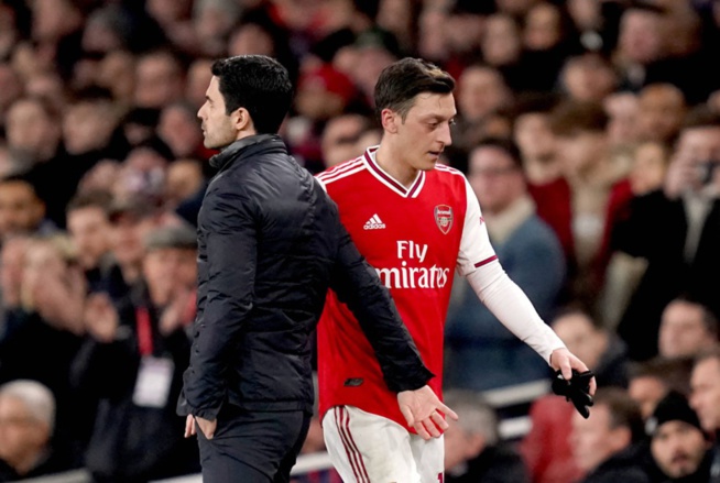Arsenal tente tout pour se débarrasser de Mesut Özil