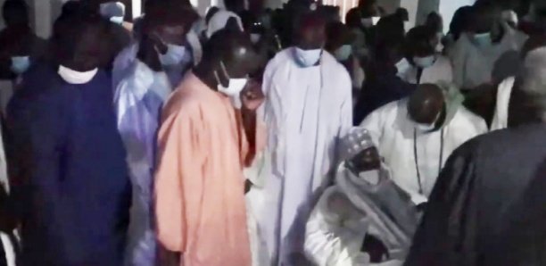 Décès du Khalife de Darou Mousty : Serigne Mountakha Mbacke à l'enterrement Décès du Khalife de Darou Mousty : Serigne Mountakha Mbacke à l'enterrement