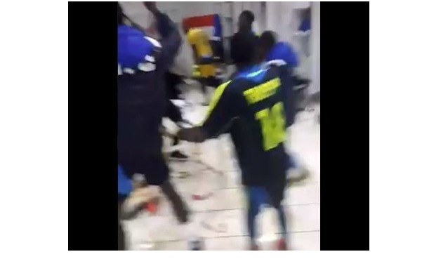 La joie des joueurs de Teungueth FC dans le vestiaire après la qualification La joie des joueurs de Teungueth FC dans le vestiaire après la qualification