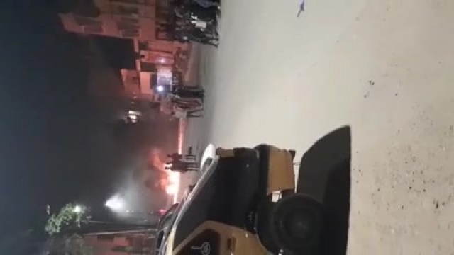 6 janvier, première nuit de couvre-feu : premières rebellions aux Parcelles Assainies 6 janvier, première nuit de couvre-feu : premières rebellions aux Parcelles Assainies