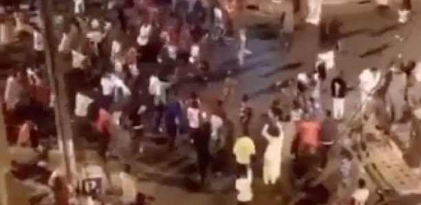 Mbour : Un match de foot la nuit et des pneus brûlés pour dire non au couvre-feu Mbour : Un match de foot la nuit et des pneus brûlés pour dire non au couvre-feu