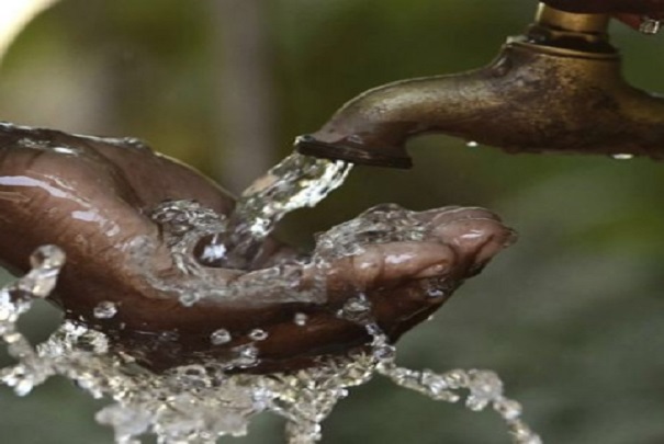 Danger signalé à Thiaroye Sur Mer : dans de nombreux quartiers, l'eau des robinets dégage une odeur d'essence Danger signalé à Thiaroye Sur Mer : dans de nombreux quartiers, l'eau des robinets dégage une odeur d'essence