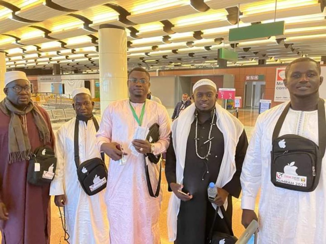 Umrah - Le premier groupe de pèlerins avec Balla Gaye 2 et Aziz Ndiaye Umrah - Le premier groupe de pèlerins avec Balla Gaye 2 et Aziz Ndiaye