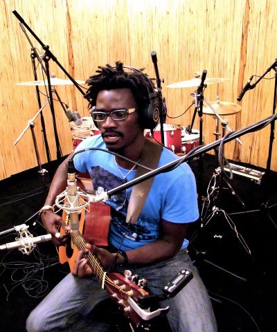 Takeifa dans son studio Takeifa dans son studio