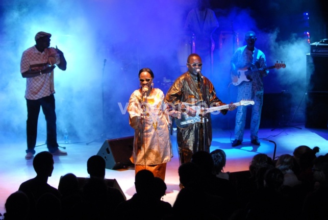 Deux étoiles qui sont toujours à la page: Amadou et Mariane Deux étoiles qui sont toujours à la page: Amadou et Mariane