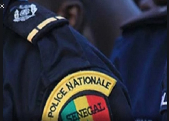 Radiation: Le policier Pape Boubou Diallo radié pour s’être agenouillé devant Serigne Modou Kara Mbacké Radiation: Le policier Pape Boubou Diallo radié pour s’être agenouillé devant Serigne Modou Kara Mbacké