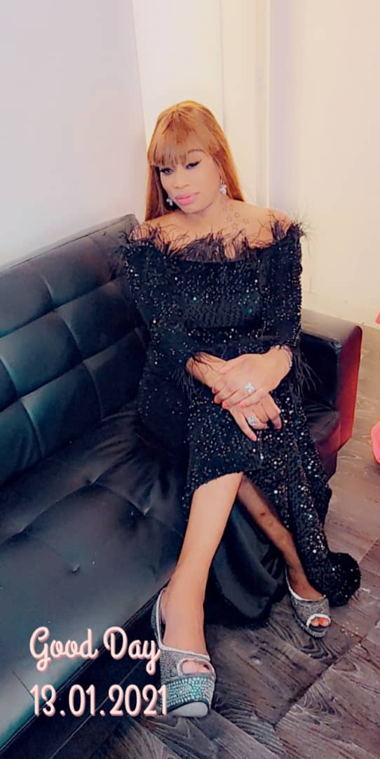Anniversaire: Mamy Sopé, la douce moitié de Ameth Thiou dans une robe sublime et élégante Dressing by KEUR ASSY CITE KHADIM 77861 28 83