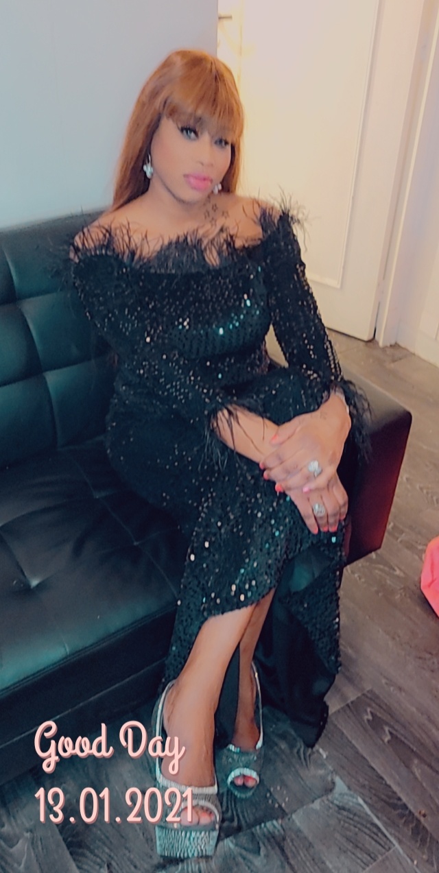 Anniversaire: Mamy Sopé, la douce moitié de Ameth Thiou dans une robe sublime et élégante Dressing by KEUR ASSY CITE KHADIM 77861 28 83