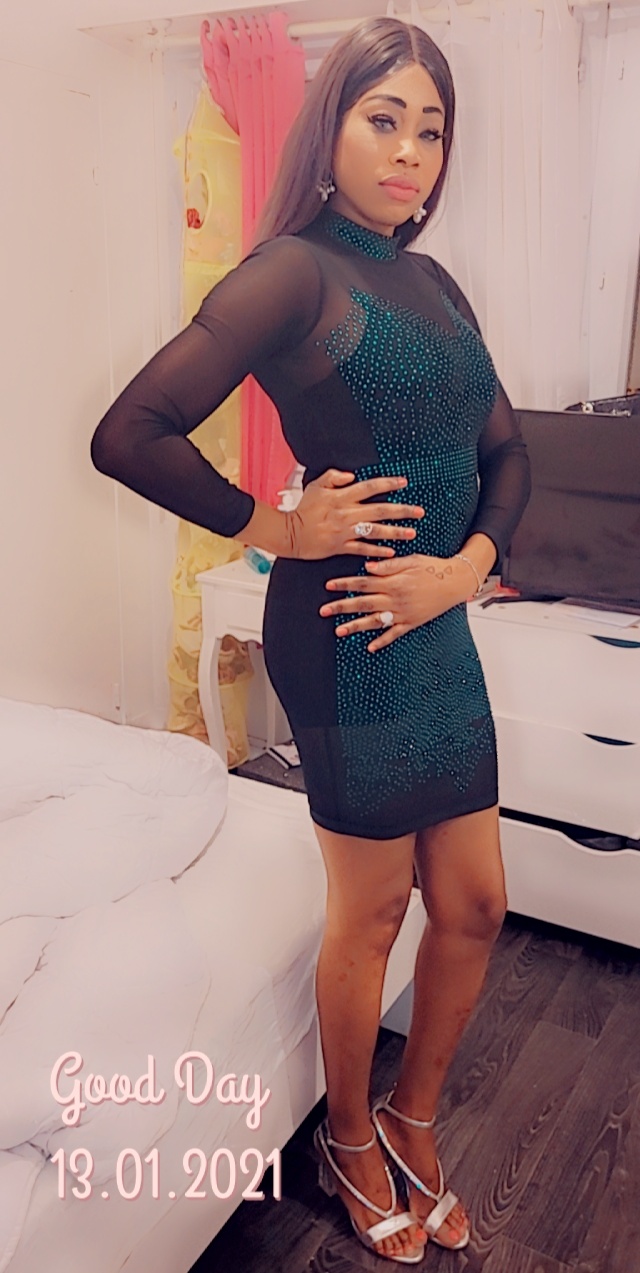 Anniversaire: Mamy Sopé, la douce moitié de Ameth Thiou dans une robe sublime et élégante Dressing by KEUR ASSY CITE KHADIM 77861 28 83