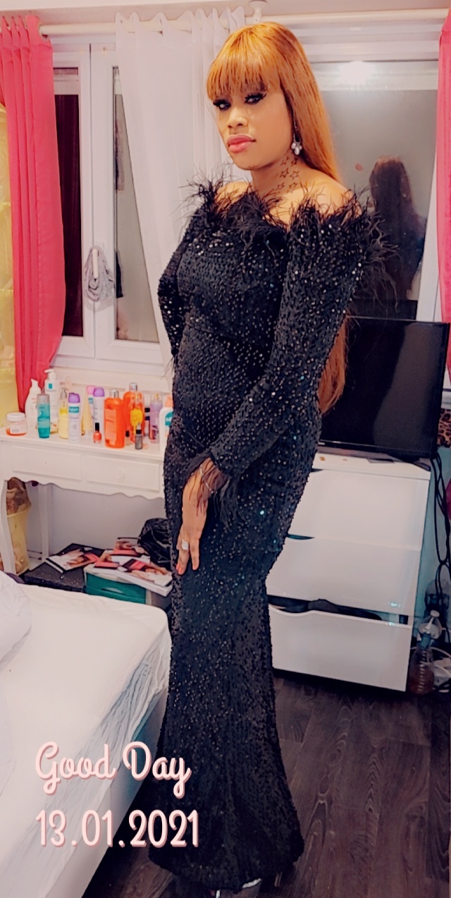 Anniversaire: Mamy Sopé, la douce moitié de Ameth Thiou dans une robe sublime et élégante Dressing by KEUR ASSY CITE KHADIM 77861 28 83