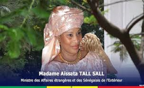 Aveux de taille d’Aissata Tall Sall: « Les trafiquants de bois sont mieux équipés que nos forces de défense et de sécurité » Aveux de taille d’Aissata Tall Sall: « Les trafiquants de bois sont mieux équipés que nos forces de défense et de sécurité »