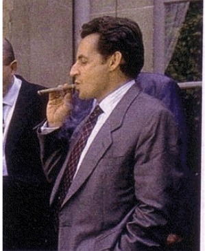 Ces hommes politiques qui ne peuvent se passer de la cigarette Ces hommes politiques qui ne peuvent se passer de la cigarette