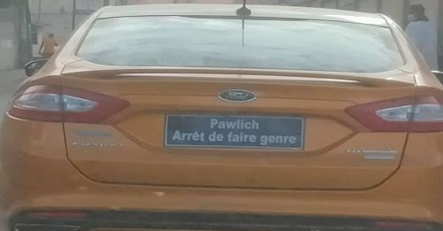 La voiture de Pawlish “Arrête de faire genre” fait marrer les internautes La voiture de Pawlish “Arrête de faire genre” fait marrer les internautes