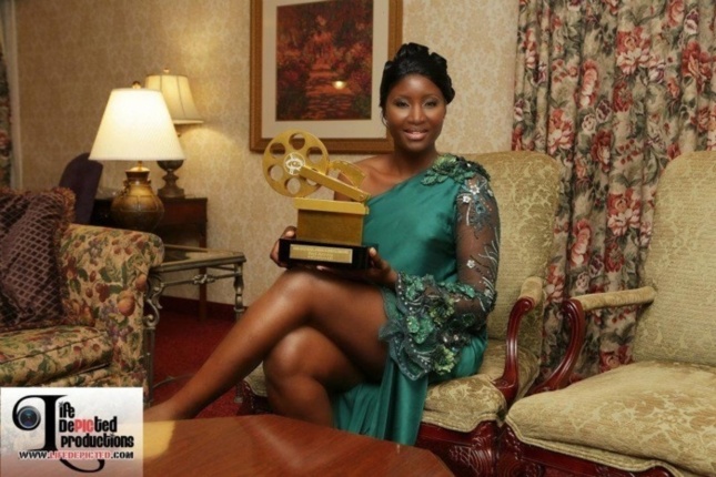 Lauréate du NAFCA 2012 Award de la meilleure actrice de l'année, aux Etats-Unis, Binta Goudiaby souhaite ressusciter le cinéma au Sénégal.
