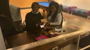 Regardez Bijou Ngone Pendo Ndeye Coumba vip haïr en mode déjeuner a New York Regardez Bijou Ngone Pendo Ndeye Coumba vip haïr en mode déjeuner a New York