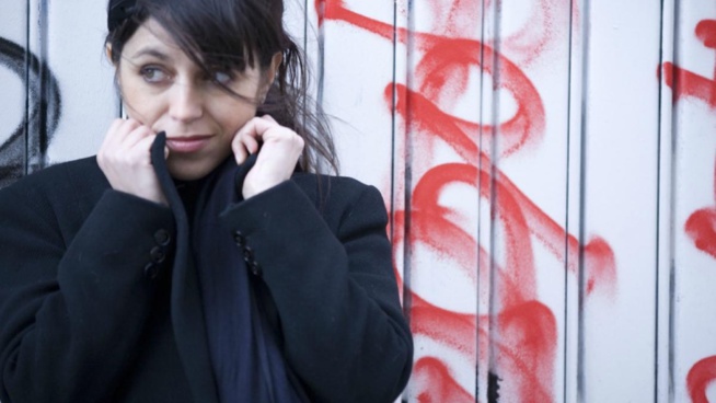 Eva Marchal chante Au bout du couloir pour protéger les femmes Eva Marchal chante Au bout du couloir pour protéger les femmes