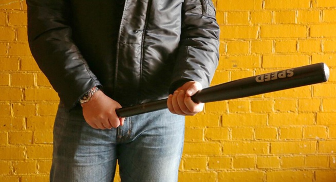 Un homme frappé à la batte de baseball et à l’arme blanche en pleine rue à Lyon Un homme frappé à la batte de baseball et à l’arme blanche en pleine rue à Lyon